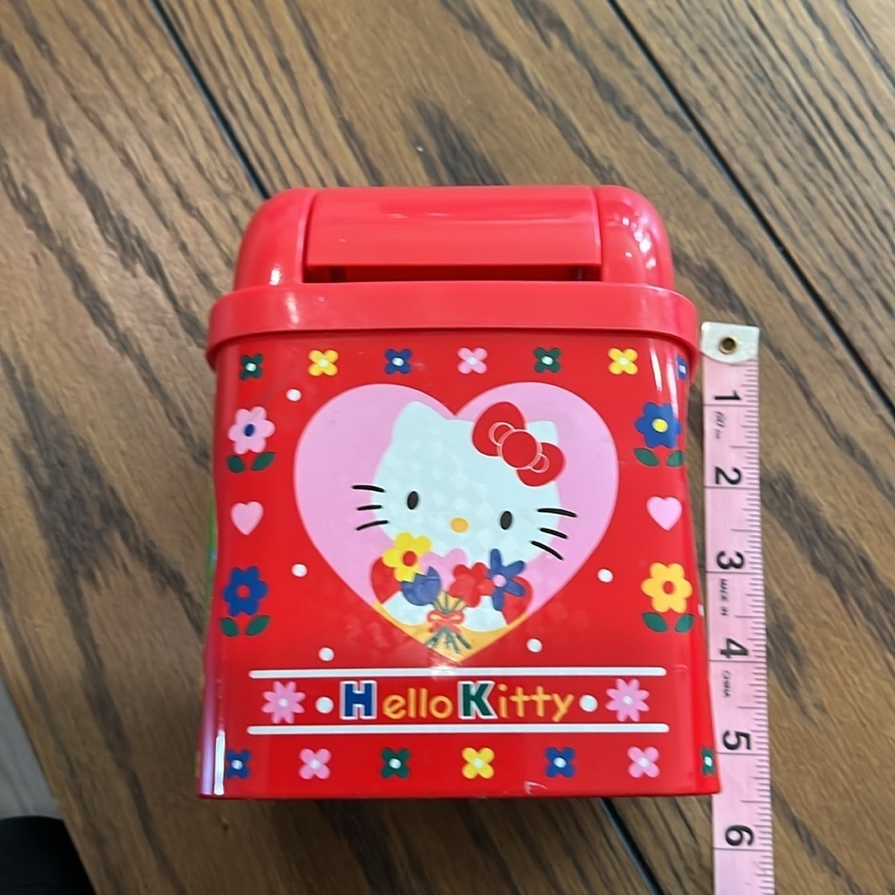 Hello kitty trash can - Picture 3 of 4